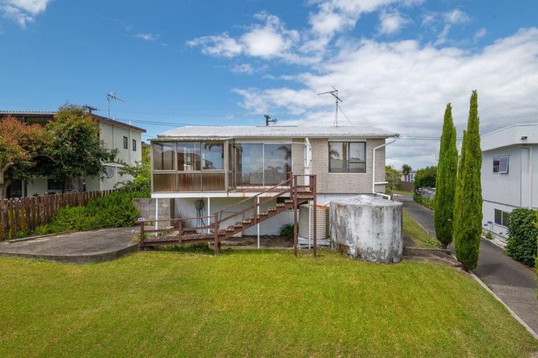 Photo of property in 1292 Whangaparaoa Road, Army Bay, Whangaparaoa, 0930