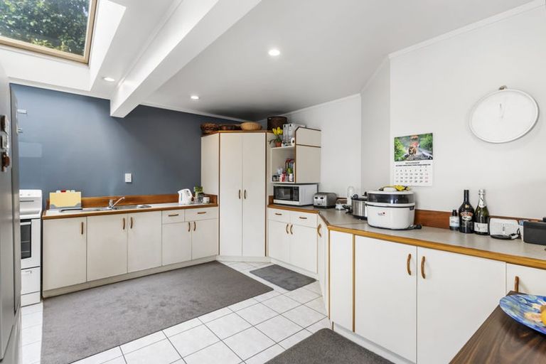 Photo of property in 12 Gloria Avenue, Te Atatu Peninsula, Auckland, 0610