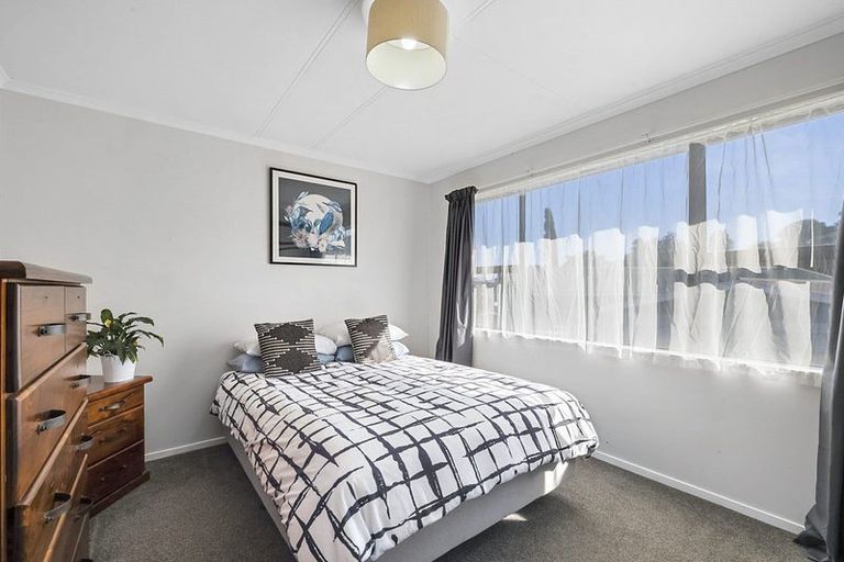 Photo of property in 4 Ward Place, Marfell, New Plymouth, 4310