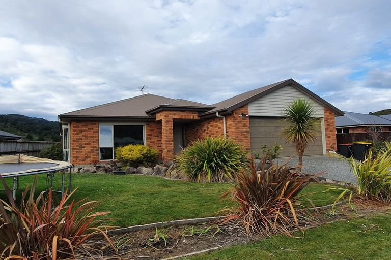 Photo of property in 11 Ridgeway Drive, Greymouth, 7805
