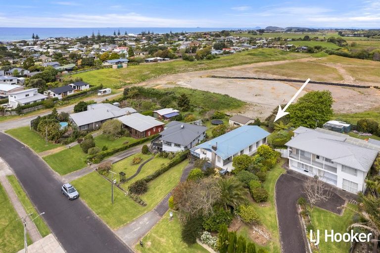 Photo of property in 60 The Crescent, Waihi Beach, 3611