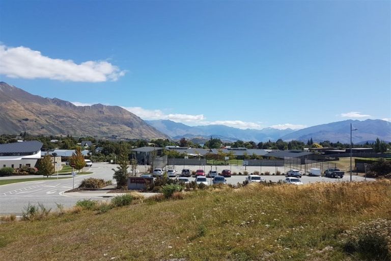 Photo of property in 16 Tuke Lane, Wanaka, 9305