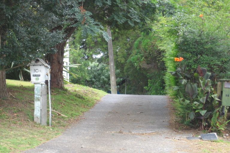 Photo of property in 2/10 Rambler Crescent, Beach Haven, Auckland, 0626