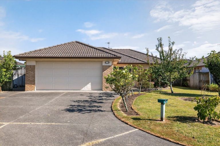 Photo of property in 4 Mcleod Place, Papamoa Beach, Papamoa, 3118