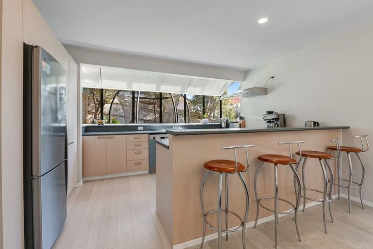 Photo of property in 8 Saint Lucia Place, Unsworth Heights, Auckland, 0632