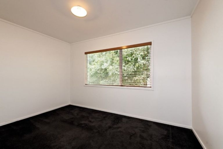 Photo of property in 8 Oakhaven Place, Ranui, Auckland, 0612