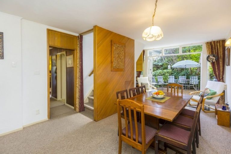 Photo of property in 135 Pinehaven Road, Pinehaven, Upper Hutt, 5019