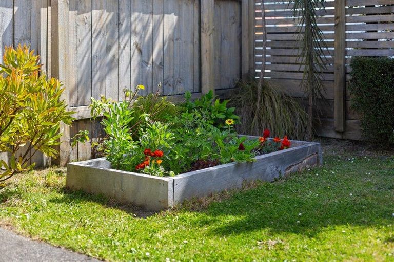 Photo of property in 19 Main Road, Titahi Bay, Porirua, 5022