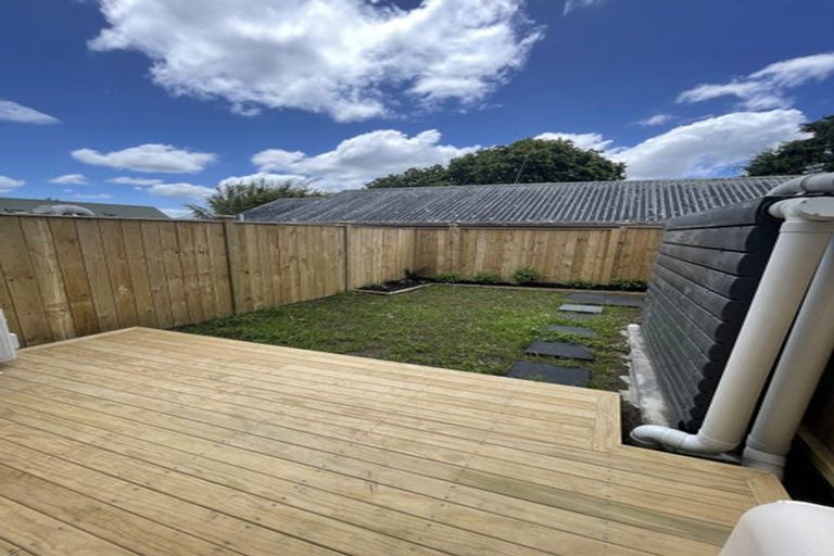 Photo of property in 5/58 Te Atatu Road, Te Atatu South, Auckland, 0610