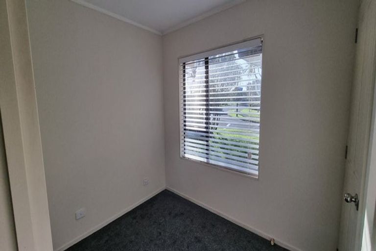 Photo of property in 1 Ardee Close, East Tamaki, Auckland, 2016