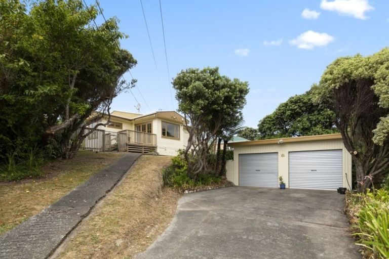 Photo of property in 10 Handyside Street, Tawa, Wellington, 5028