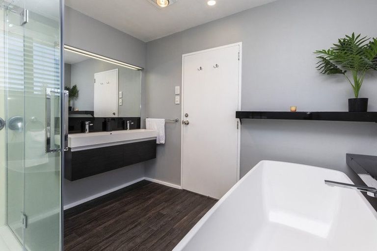 Photo of property in 19 Inglis Street, Phillipstown, Christchurch, 8011