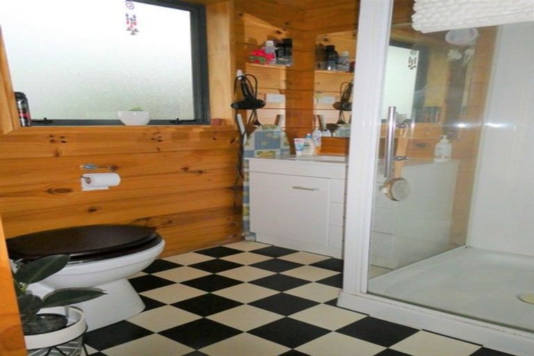 Photo of property in 33 Golf Links Road, Kaiata, Greymouth, 7805