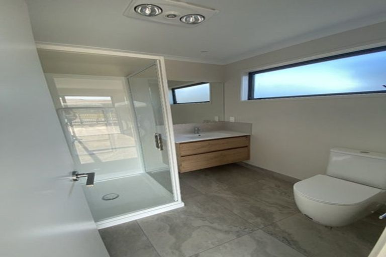 Photo of property in 30 Hammick Crescent, Pyes Pa, 3112