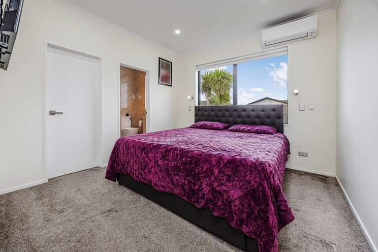 Photo of property in 12 Millfield Lane, Papakura, 2110
