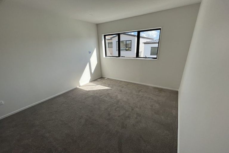 Photo of property in 10/535 Swanson Road, Ranui, Auckland, 0612