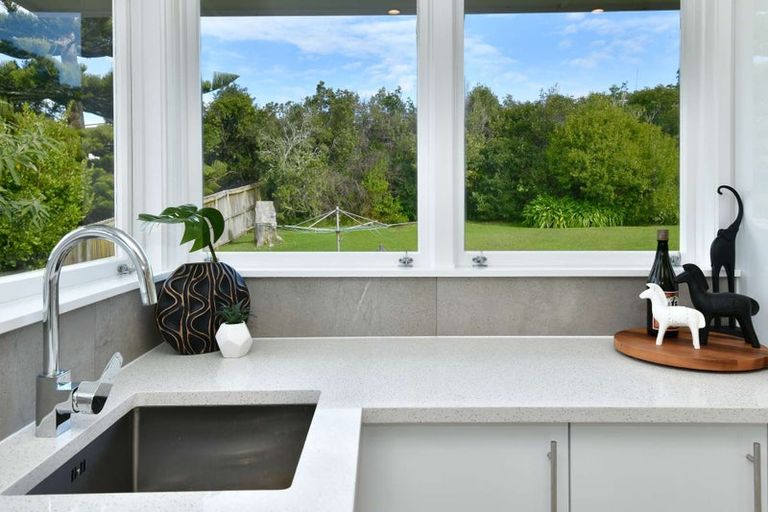 Photo of property in 2/5 Margaret Place, Milford, Auckland, 0620