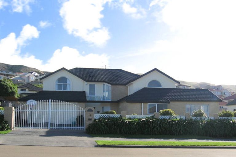 Photo of property in 138 Westchester Drive, Churton Park, Wellington, 6037