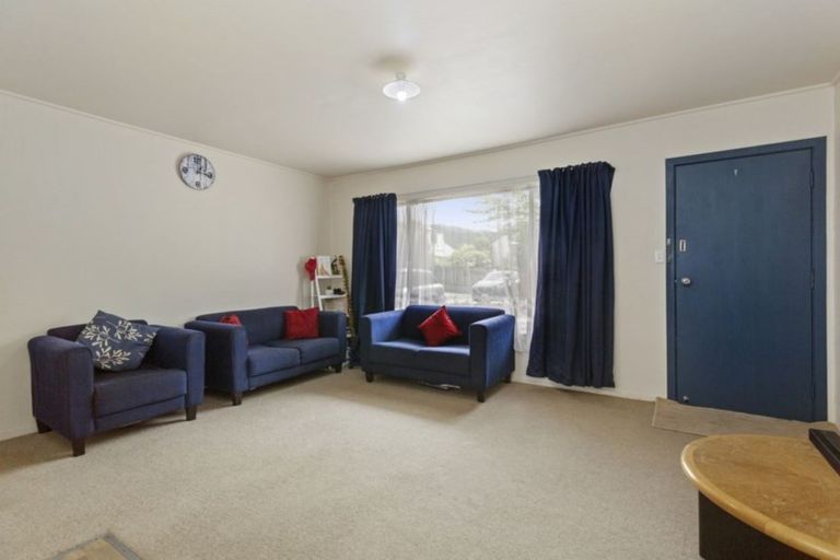 Photo of property in 2/12 Oxford, Tawa, Wellington, 5028