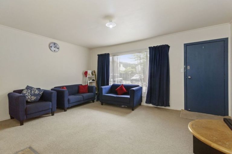 Photo of property in 2/12 Oxford, Tawa, Wellington, 5028