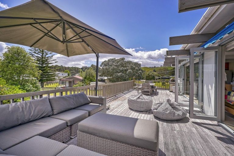 Photo of property in 4 Hardy Place, Cooks Beach, Whitianga, 3591