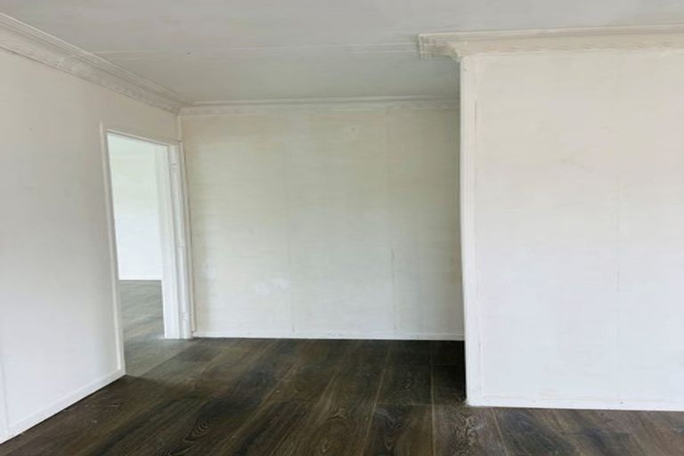 Photo of property in 5 Penruddocke Road, Half Moon Bay, Auckland, 2012