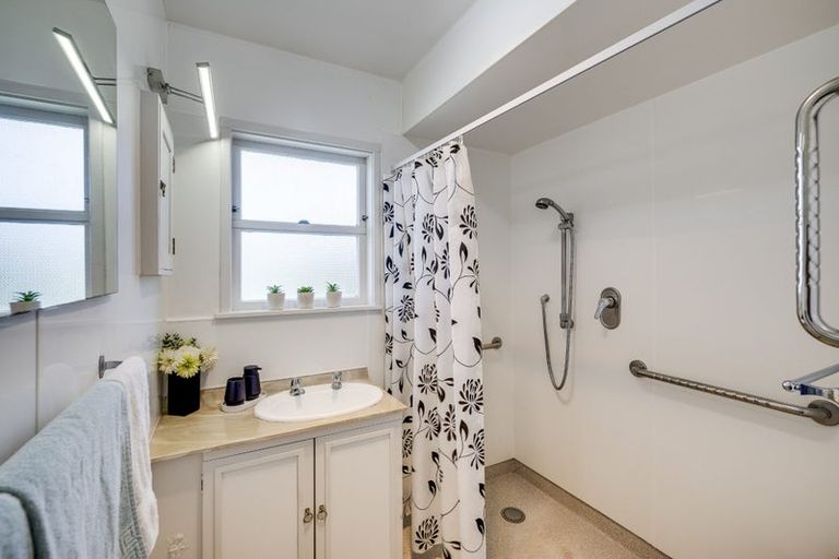 Photo of property in 38 Puketapu Road, Taradale, Napier, 4112