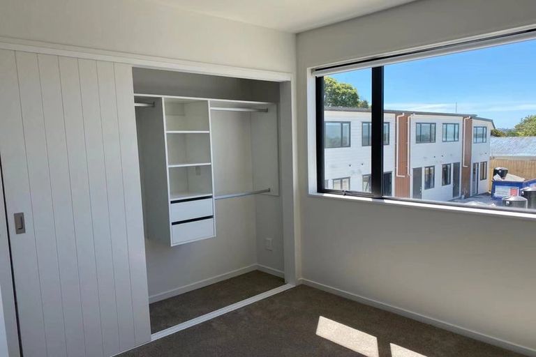 Photo of property in 9/1 Sylvan Crescent, Te Atatu South, Auckland, 0610