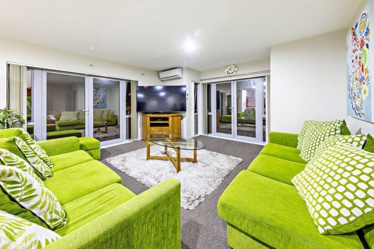 Photo of property in 65 Popokatea Drive, Takanini, 2112