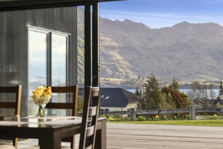 Photo of property in 21 Valley Crescent, Wanaka, 9305