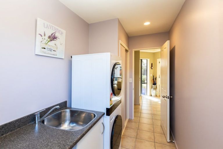Photo of property in 8 Gwen Place, Redwood, Christchurch, 8051