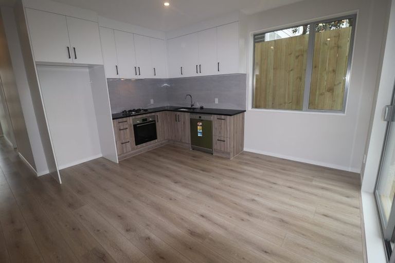 Photo of property in 2a Crystal Avenue, Te Atatu South, Auckland, 0602