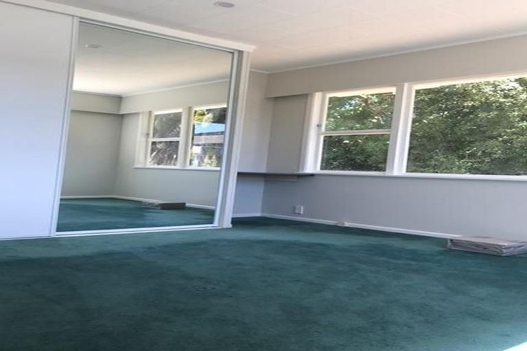 Photo of property in 61 Gloria Avenue, Te Atatu Peninsula, Auckland, 0610