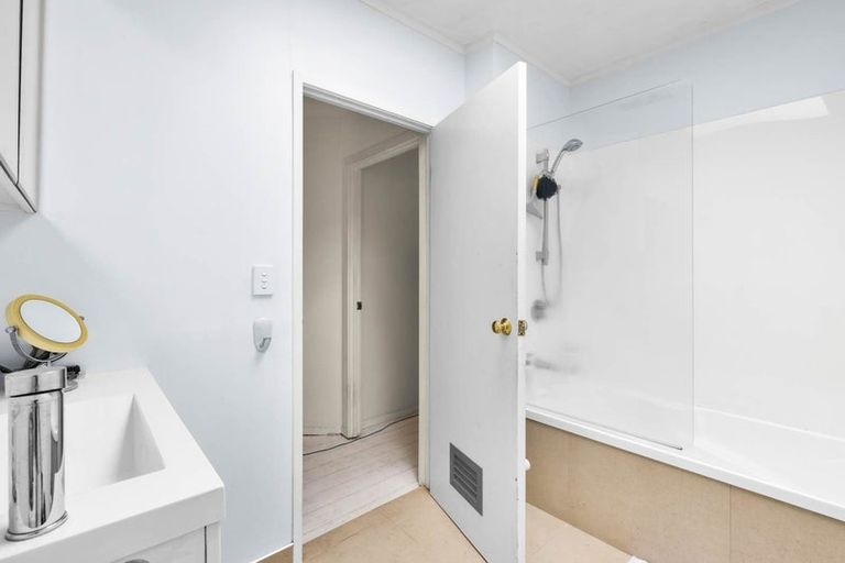 Photo of property in 13 Sealy Road, Torbay, Auckland, 0630