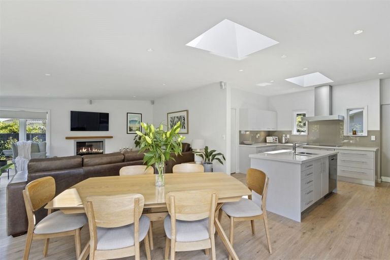 Photo of property in 69 Kotare Street, Fendalton, Christchurch, 8041