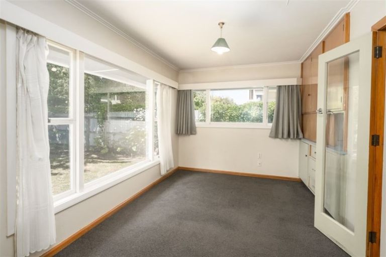 Photo of property in 277 Memorial Avenue, Burnside, Christchurch, 8053
