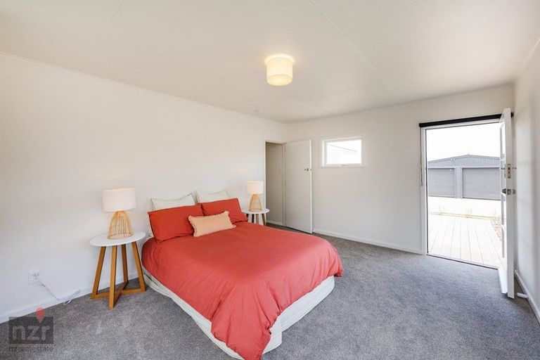 Photo of property in 100 Hastings Street, Halcombe, 4779