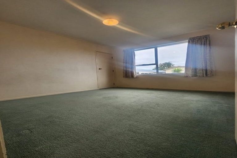 Photo of property in 1/34 Darren Crescent, Half Moon Bay, Auckland, 2012
