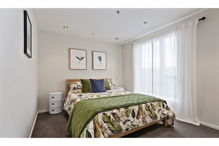 Photo of property in Patent 326 Apartments, 206s/326 Evans Bay Parade, Hataitai, Wellington, 6021