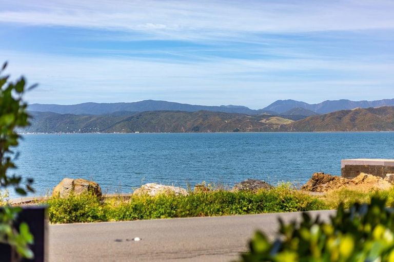 Photo of property in 377a Karaka Bay Road, Karaka Bays, Wellington, 6022