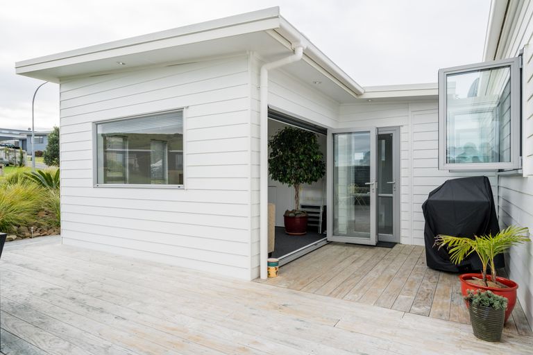 Photo of property in 15 Weka Street, Mangawhai, 0505