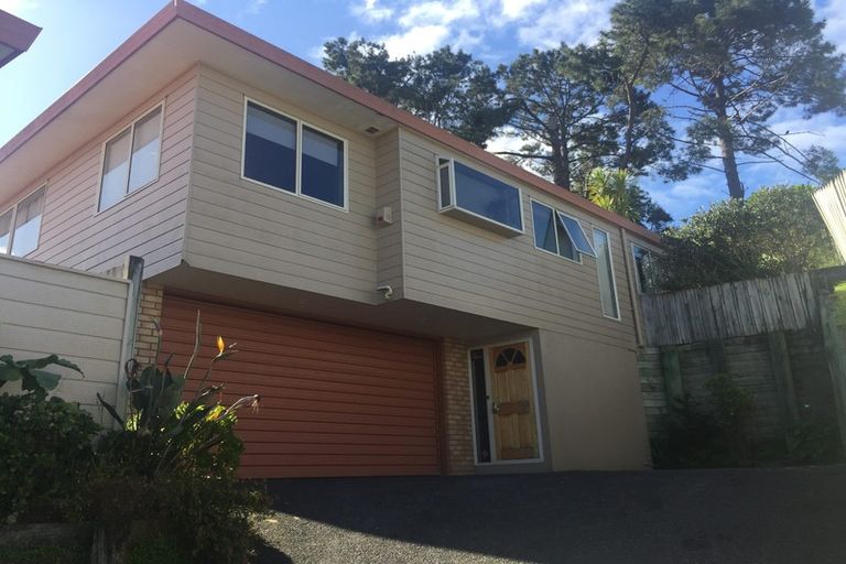 Photo of property in 2/22 Grenadine Place, Unsworth Heights, Auckland, 0632