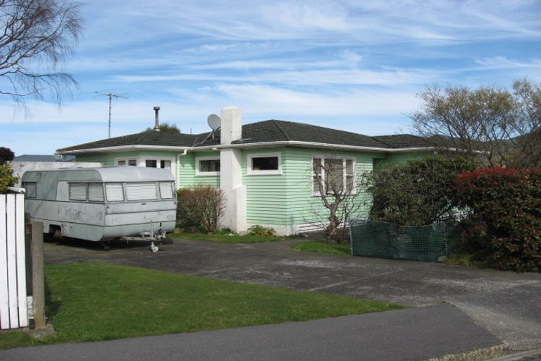 Photo of property in 2 Kim Street, Wainuiomata, Lower Hutt, 5014