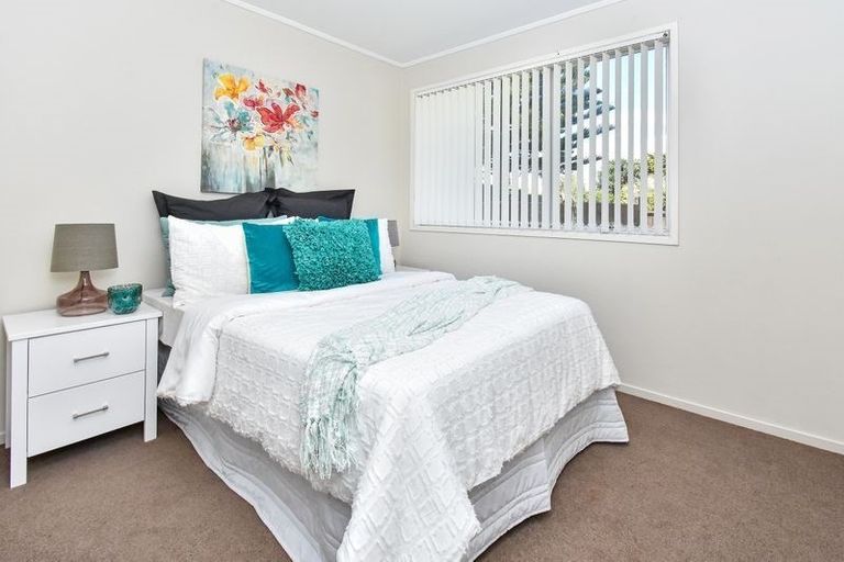 Photo of property in 25 Gibbons Road, Weymouth, Auckland, 2103