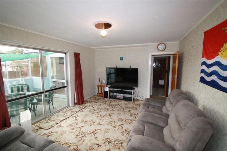 Photo of property in 14 Oawai Place, Marfell, New Plymouth, 4310
