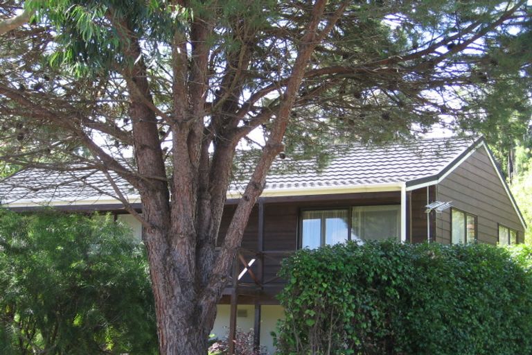 Photo of property in 2/11 Louise Place, Browns Bay, Auckland, 0630