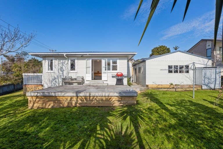 Photo of property in 31 Sunnyside Road, Sunnyvale, Auckland, 0612