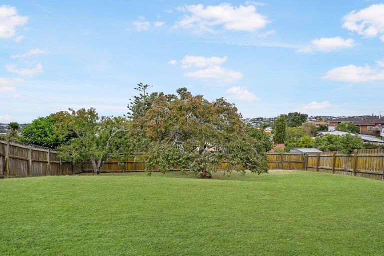 Photo of property in 17 Marcel Place, Glenfield, Auckland, 0629