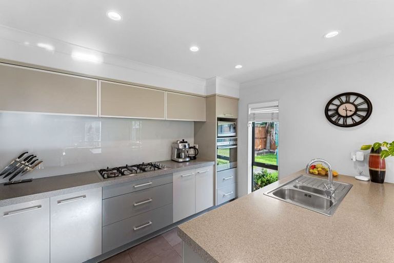 Photo of property in 8 Scotsmoor Drive, Wattle Downs, Auckland, 2103