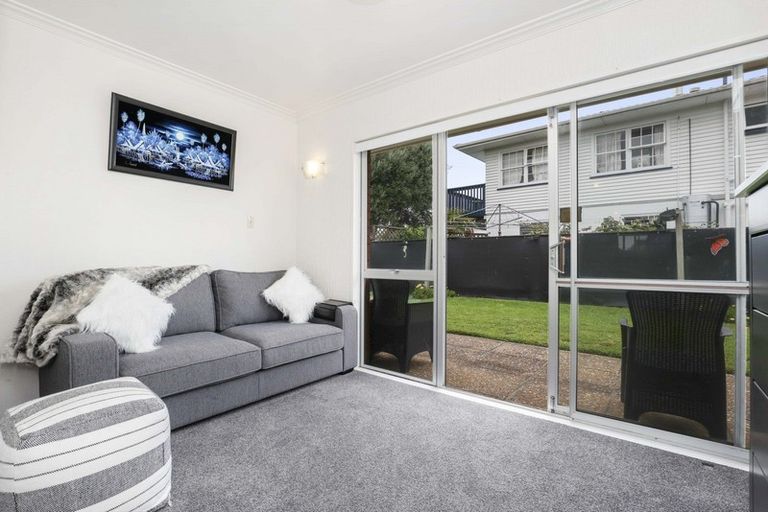 Photo of property in 102au1 Sandwich Road, St Andrews, Hamilton, 3200